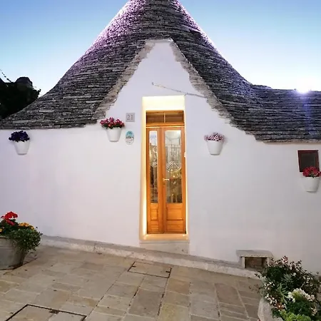 בית נופש Trullo Dell'angolo *